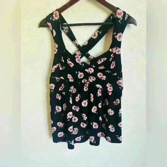 Torrid Floral Top Size: 0X - Picture 1 of 4